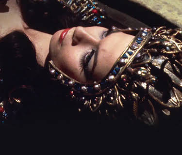 Blood from the Mummy's Tomb (1972)