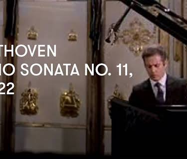 Beethoven - Piano Sonata No. 11, Op. 22 (1984)