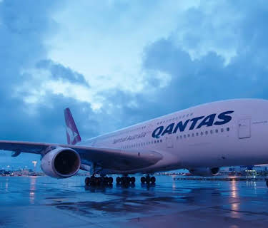 Secret Life of the Long-Haul Flight (2017)