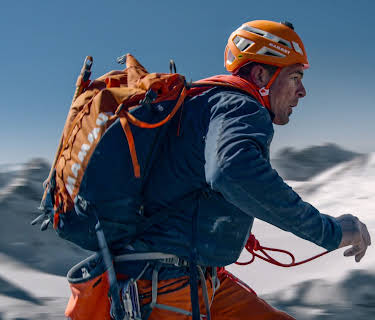 Et kappløp mot toppen (2023)