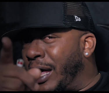 Last Man Standing: Suge Knight and the Murders of Biggie & Tupac (2021)