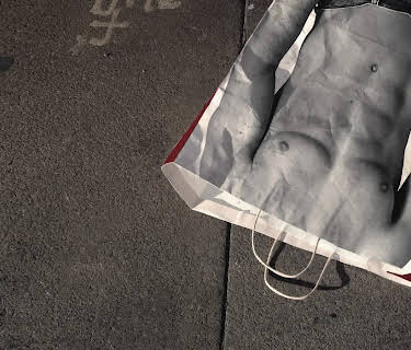 White Hot: The Rise & Fall of Abercrombie & Fitch (2022)