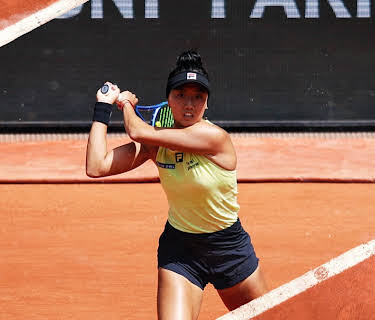 V. Kudermetova / E. Mertens - L. Bronzetti / A. Li (2025)