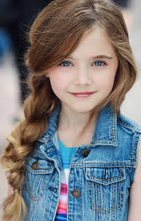 Anabelle Holloway