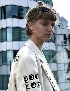 Vivelill Søgaard Holm