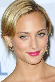 Nora Arnezeder