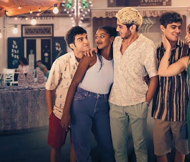 Under solen i Amalfi (2022)