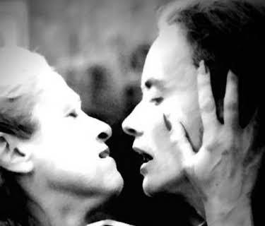 Edie & Thea: A Very Long Engagement (2009)