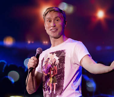 Russell Howard: Recalibrate (2017)