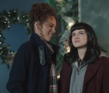 Under the Christmas Tree (2021)