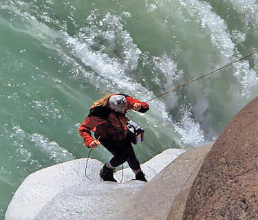 Into the Tsangpo Gorge (2002)