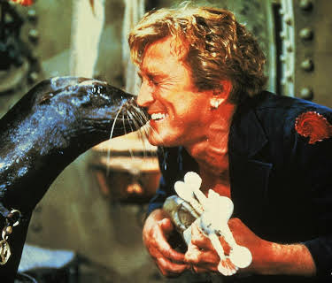 En verdensomseiling under havet (1955)