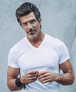 Eric Etebari