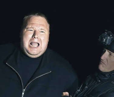Kim Dotcom: Caught in the Web (2017)