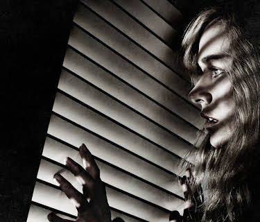 Presencia siniestra (2016)