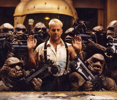 Det femte element (1997)