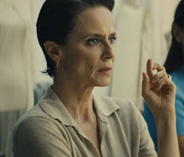 I hennes makt (2022)