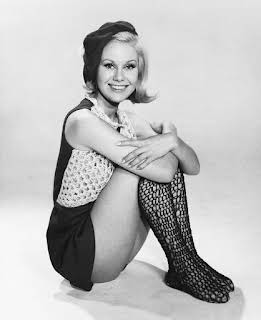 Suzanna Leigh