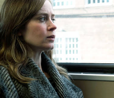 Piken på toget (2016)