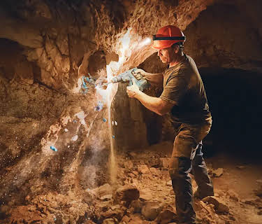 Outback Opal Hunters