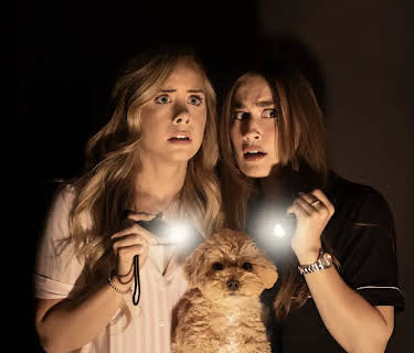 The Besties in Spooky Sleepover