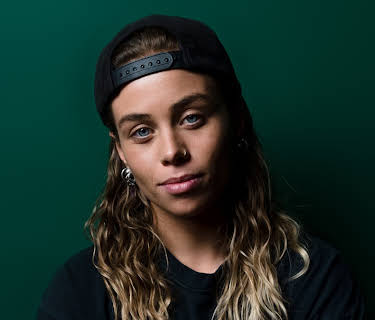 Tash Sultana on "Willow Tree" (2020)