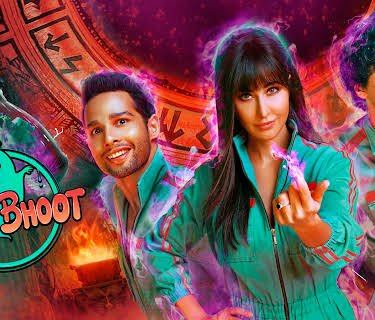 Phone Bhoot (2022)