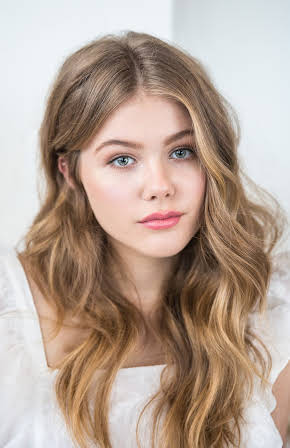Kerri Medders as 