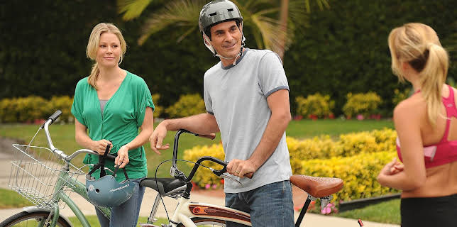 9:30 AM: Modern Family | E4 | 3/19 2026