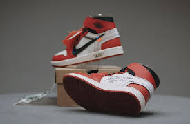 The Greatest Auction, S1: Louis Vuitton Luggage