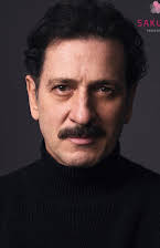 Juan Carlos Remolina som Alejandro 'Jano' Montes de Oca