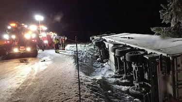 12:00 AM: Ice Road Rescue | Nat Geo Wild | 12/26 2025