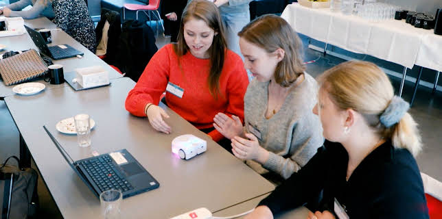 00:10: Fordi du er kvinne: Styre, ikke syklubb | NRK 3 | 10/30 2025