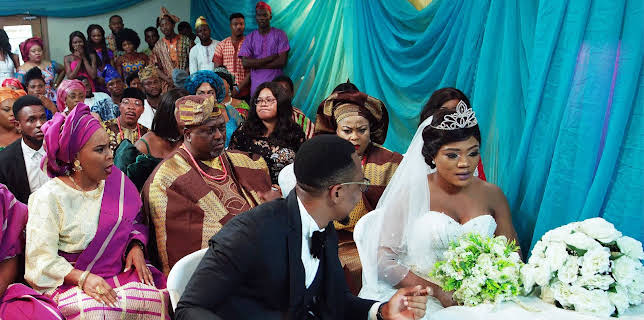 Seven and a half dates (2018)