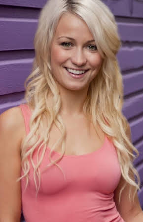 Chelsey Reist as Kelly