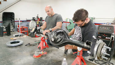 03:55: Overhaling (S8 E6) (S8) | MAX | 4/8 2026