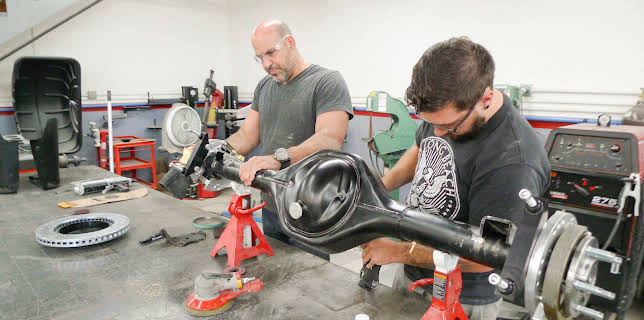 04:00: Overhaling (S8 E6) (S8) | MAX | 12/9 2025