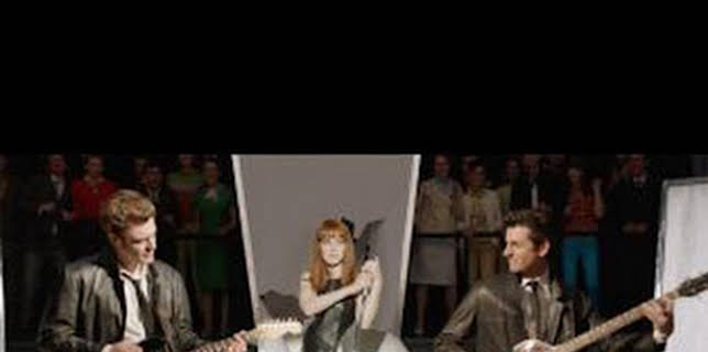 00:47: Los pequeños asesinatos de Agatha Christie: años 50 (T1): Ep.23 Melodía mortal | COSMO | 12/9 2025