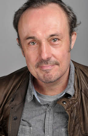 Jonathan Kydd as 