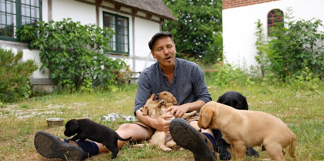 21:50: Det gode bondeliv: Hagestol og hundevalper | NRK 1 | 11/2 2025