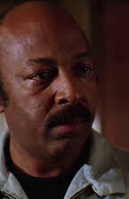 J. Jay Saunders como Moving Man #1