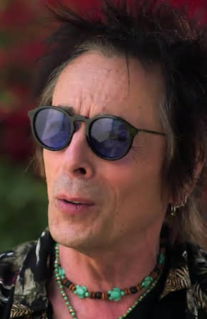 Earl Slick as 