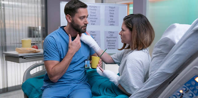2:00 AM: New Amsterdam (S5 E4) (S5) | 5 Select | 12/25 2025