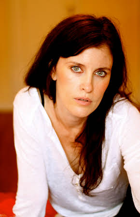 Eleanor Hutchins as Simone