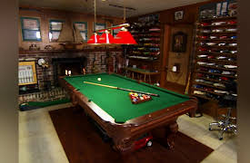 Man Land: Cigar Lounge, Hangar