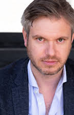 Oliver Birch som Policy Strategist 1