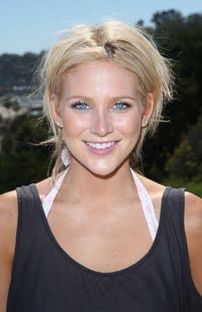 Stephanie Pratt as 