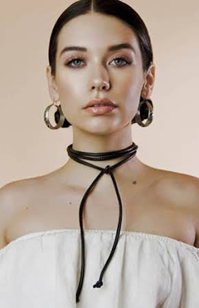 Amanda Steele as 