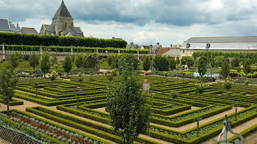 9:00 AM: Around the World in 80 Gardens | BBC Two | 10/3 2026