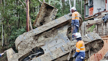 12:20 AM: Extreme Tow Truckers (S1 E1) (S1) | Paramount | 2/16 2026